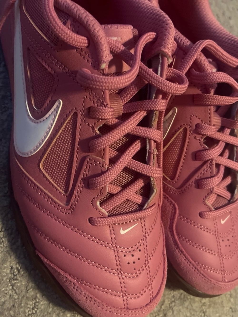 Nike Gatos 6.5 w Rose Pink Sneakers with White Swoosh